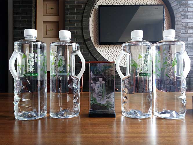 碧螺春晓东山行——碧螺泉原生态泡茶水鼎力赞助了本次活动.jpg 碧螺春晓东山行——碧螺泉原生态泡茶水鼎力赞助了本次活动.jpg